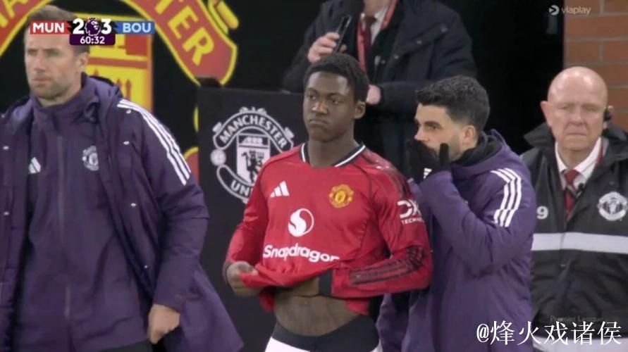 梅努哥哥身着“放人”T恤现身曼联，施压俱乐部放行